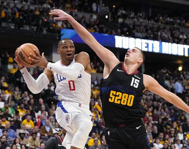 yl23455永利官网-昔日仇家冰释前嫌 韦少依靠情绪价值征服掘金